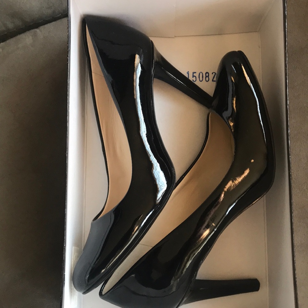 Beautiful black patent pumps